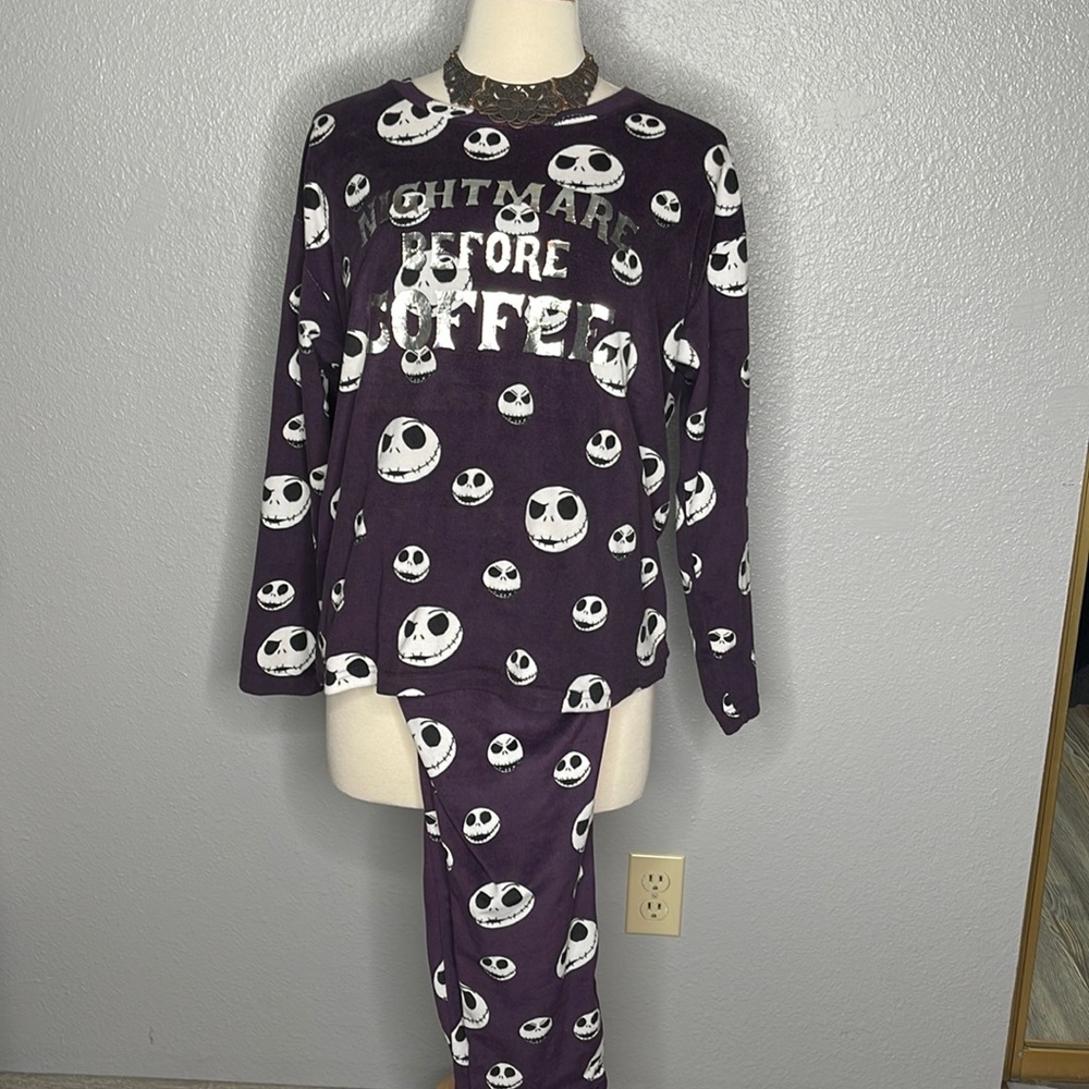 Medium (8-10) women’s Nightmare before Christmas Jack Skellington pajama set
